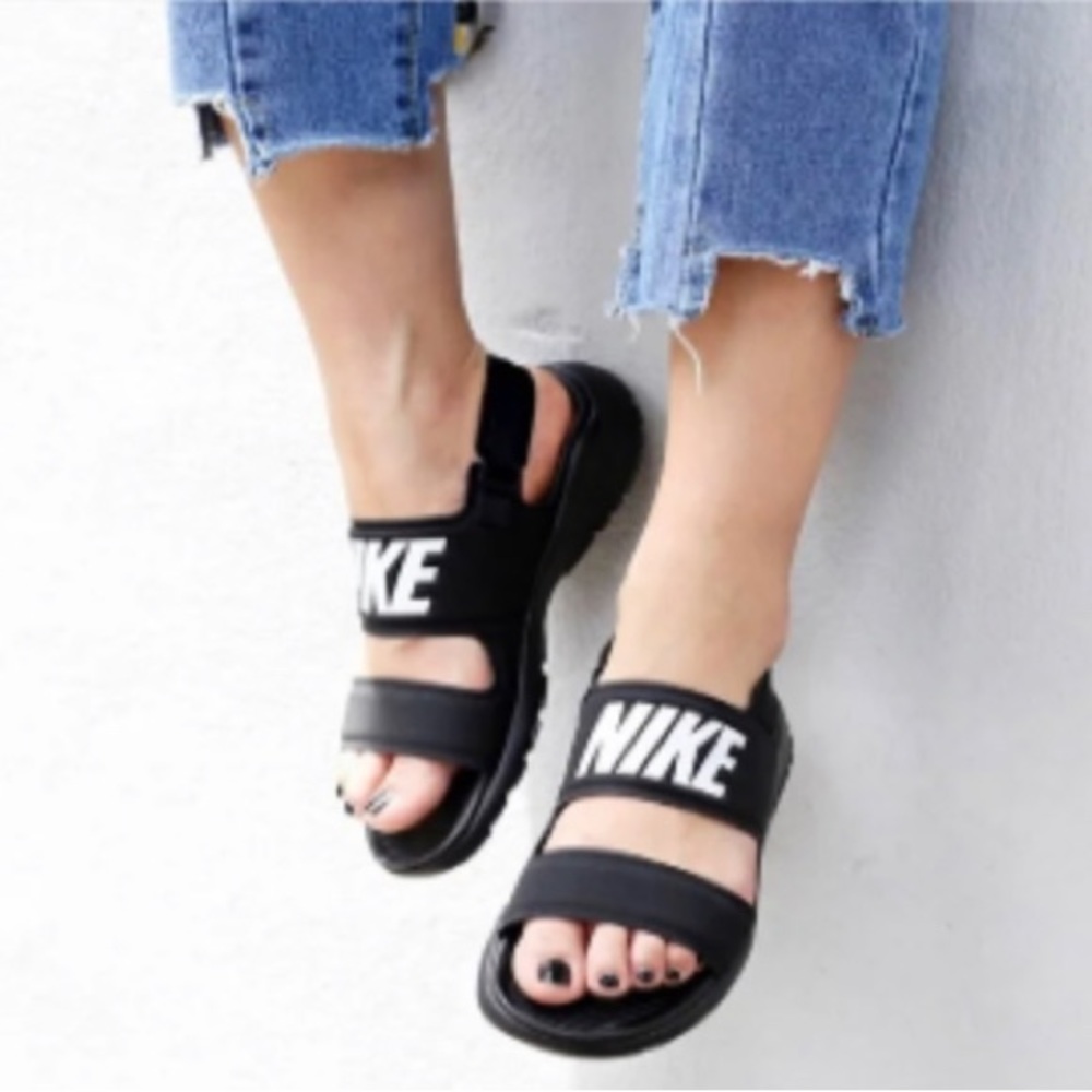 Nike Unisex Tanjun Sandals Black & White Us Women Siz… Gem